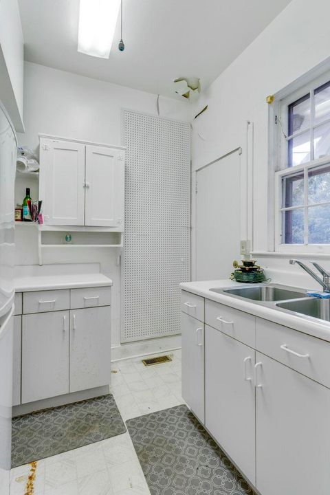 Tiny photo for 524 E College Avenue, Tallahassee, FL 32301 (MLS # 391941)