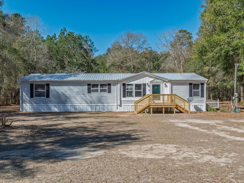 Photo of 48 Lake Ellen Shores Drive, Crawfordville, FL 32327 (MLS # 395777)