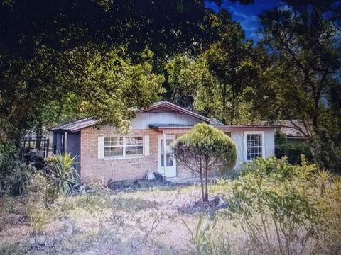 Photo of 2705 Lake Henrietta Street, Tallahassee, FL 32310 (MLS # 400614)