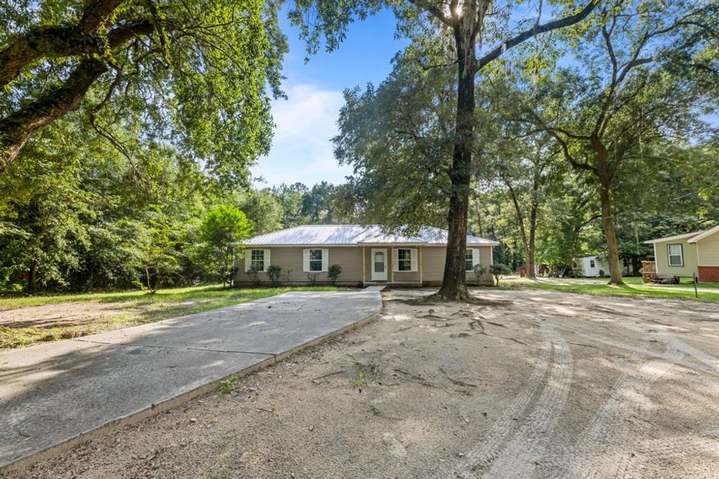 Photo of 135 Ball Farm Road, Quincy, FL 32352 (MLS # 389818)