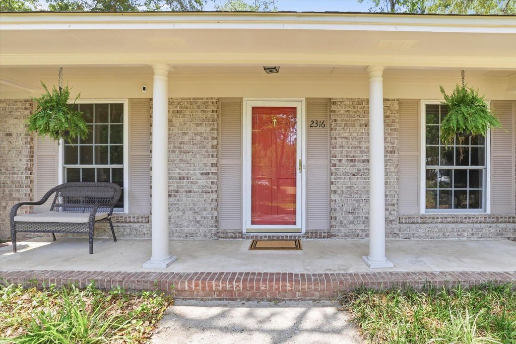 Photo of 2316 BRAEBURN Circle, Tallahassee, FL 32309 (MLS # 399316)