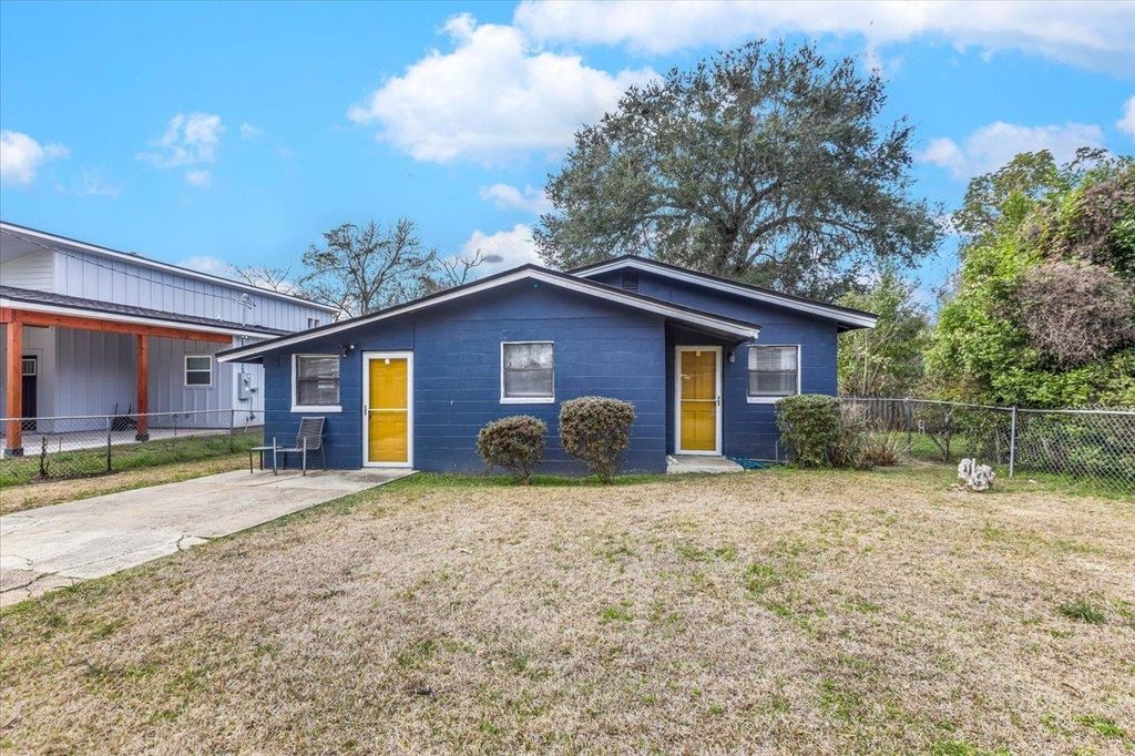 Photo of 516 Thomas Street, Quincy, FL 32351 (MLS # 393068)