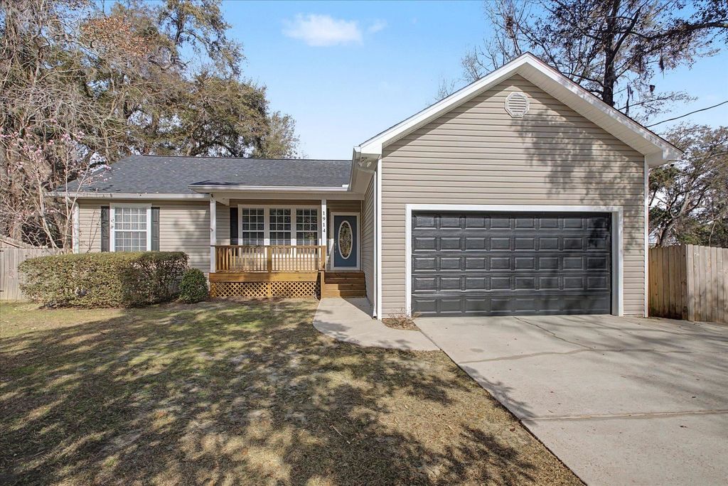 Photo of 1914 Longview Drive, Tallahassee, FL 32303 (MLS # 396356)