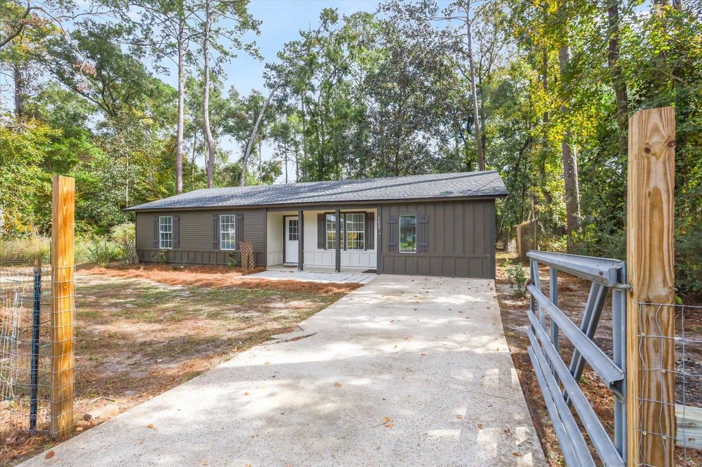 Photo of 9425 Hackberry Lane, Tallahassee, FL 32305 (MLS # 392988)