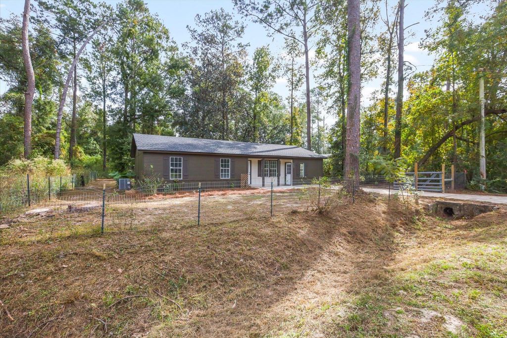 Photo of 9425 Hackberry Lane, Tallahassee, FL 32305 (MLS # 392988)