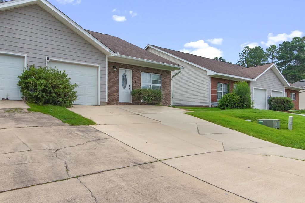 Photo of 1942 Nena Hills Drive, Tallahassee, FL 32304 (MLS # 389875)