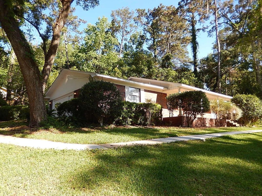 Photo of 1903 Skyland Drive, Tallahassee, FL 32303 (MLS # 396516)