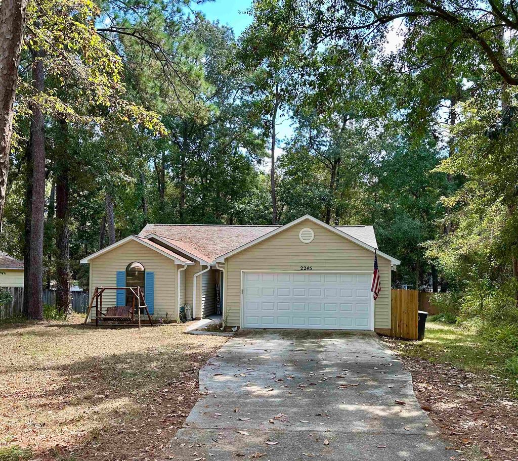 Photo of 2245 Tuscavilla Road, Tallahassee, FL 32312 (MLS # 391467)