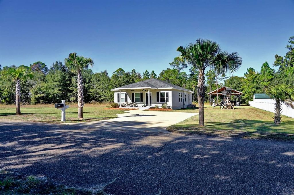 Photo of 168 Engelbrecht Road, Defuniak Springs, FL 32433 (MLS # 396046)