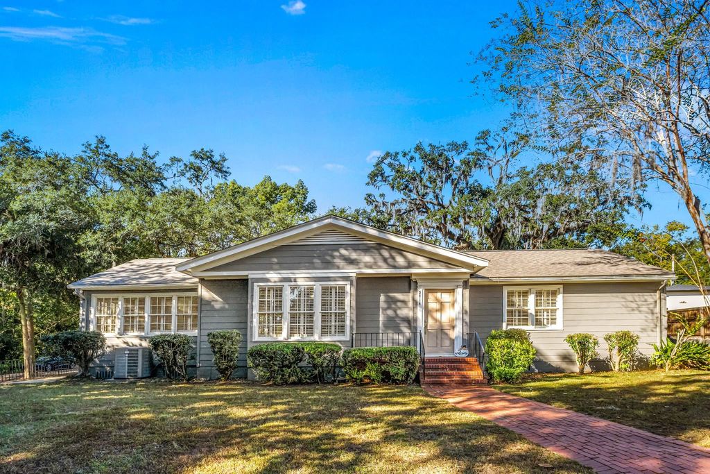 Photo of 2014 Golf Terrace Drive, Tallahassee, FL 32301 (MLS # 393247)