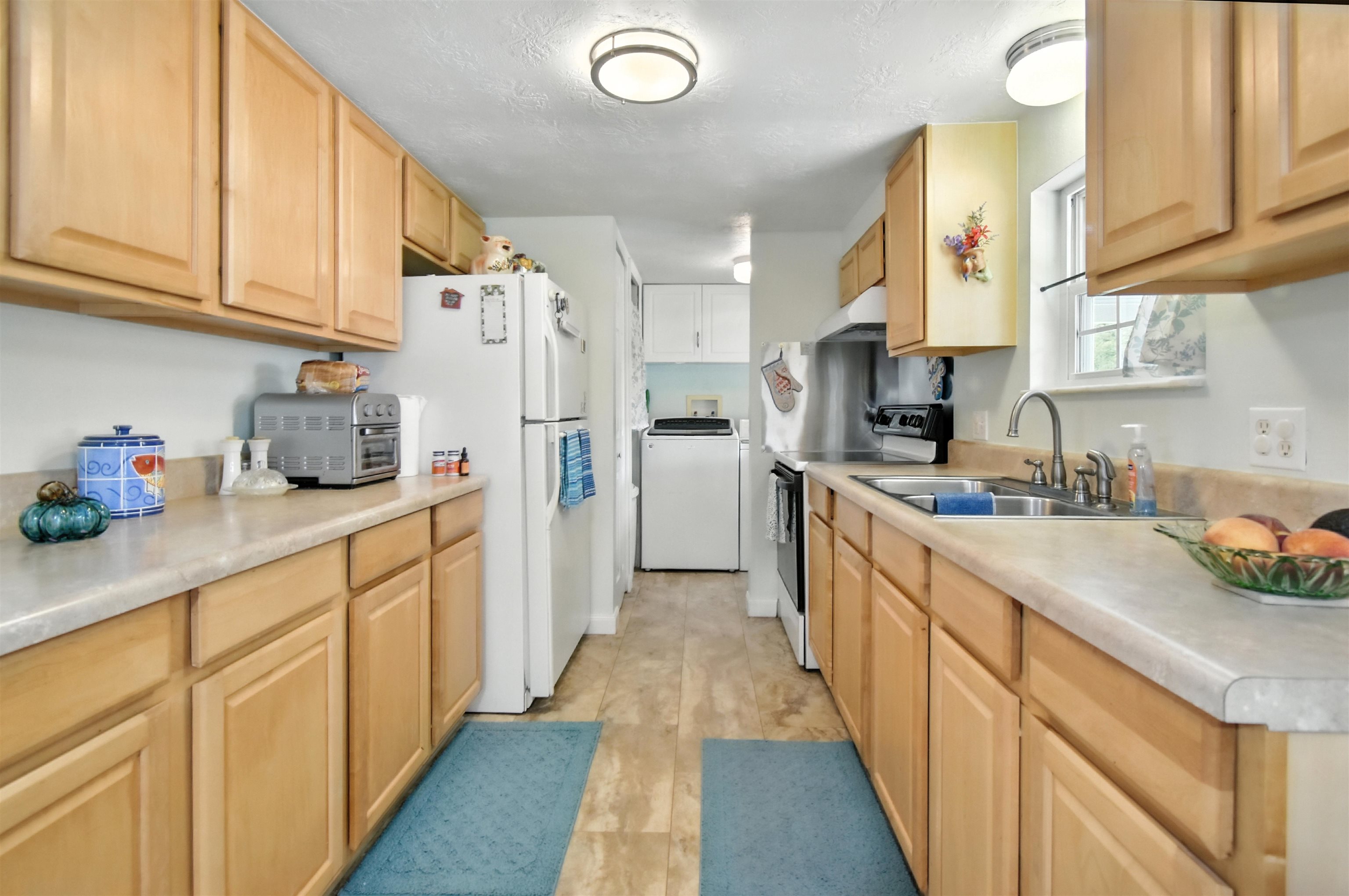 935 E Charles Hendry Road