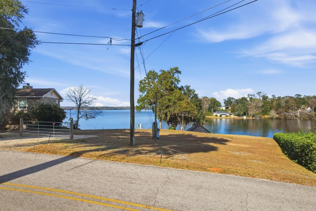 Photo of 1835 COLLINS LANDING Road, Tallahassee, FL 32310 (MLS # 394816)