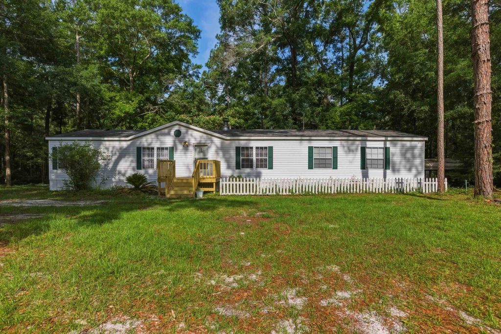 Photo of 136 Captain James Street, Crawfordville, FL 32327 (MLS # 400241)