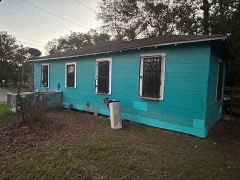 Tiny photo for 1312 Alabama Street, Tallahassee, FL 32304 (MLS # 395600)