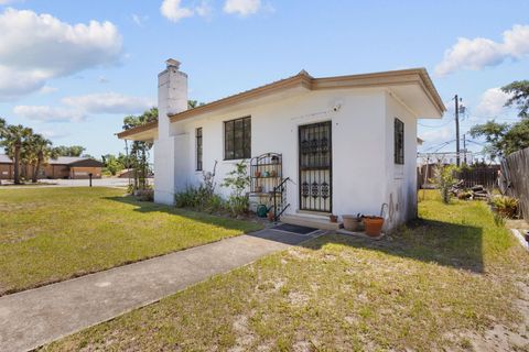 Tiny photo for 304 E Main Street, Perry, FL 32347 (MLS # 399505)
