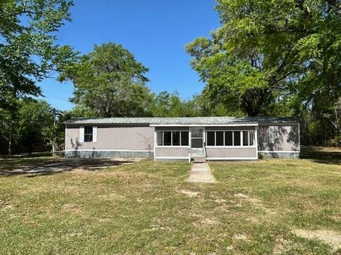 Photo of 16437 NW County Road 12, Bristol, FL 32321 (MLS # 397992)