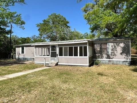 Tiny photo for 16437 NW County Road 12, Bristol, FL 32321 (MLS # 397992)