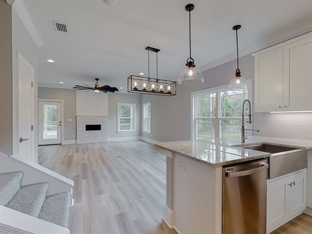 Photo of 212 Cottage Court, Tallahassee, FL 32308 (MLS # 400665)