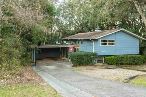 Photo of 1804 Westridge Drive, Tallahassee, FL 32312 (MLS # 397271)