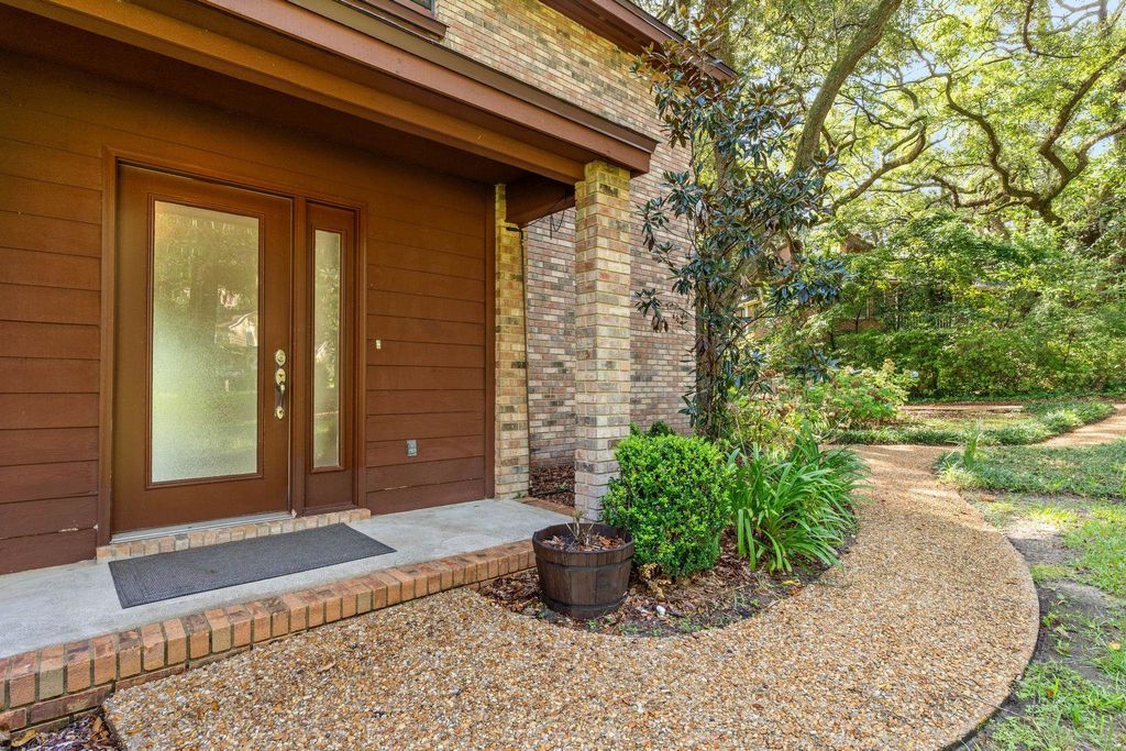 Photo of 3903 DUNLEER Court, Tallahassee, FL 32309 (MLS # 389855)