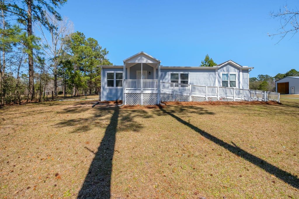 Photo of 216 Beaver Creek Road, Havana, FL 32333 (MLS # 396697)