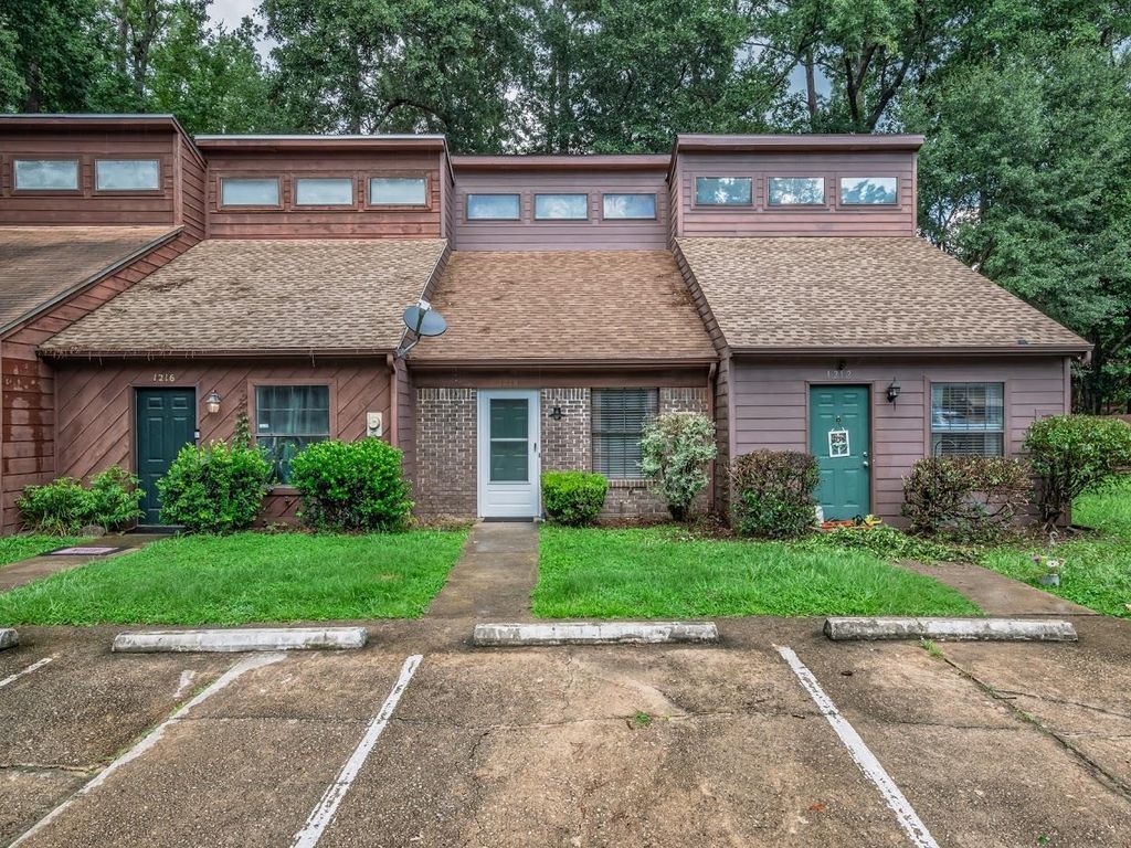 Photo of 1214 High Road Rd, Tallahassee, FL 32303 (MLS # 390078)