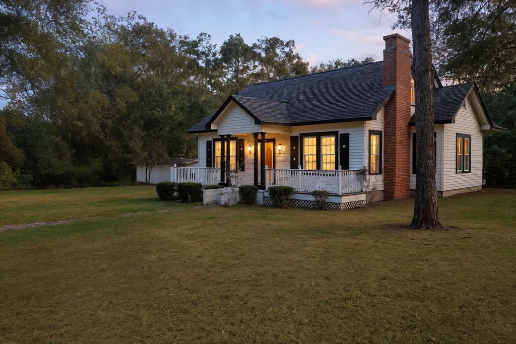 Photo of 8032 Baby Farm Drive, Tallahassee, FL 32310 (MLS # 391922)