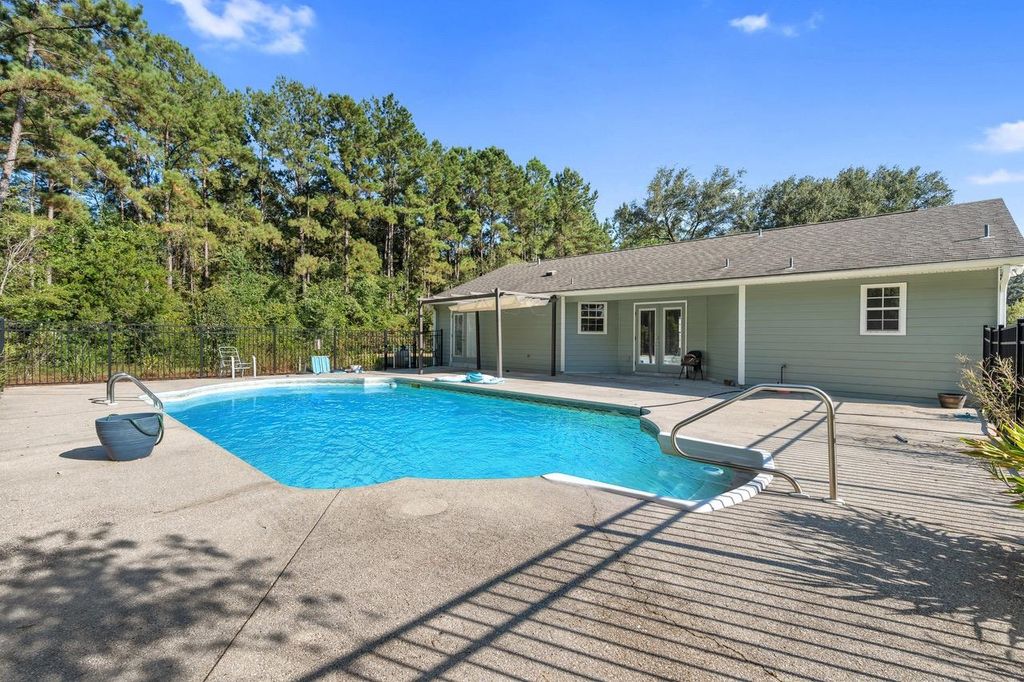 Photo of 1062 Bloxham Cutoff Road, Crawfordville, FL 32327 (MLS # 391500)