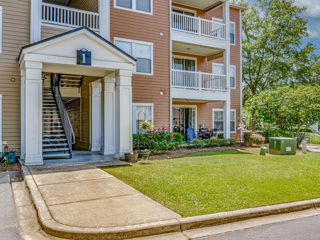 Photo of 2801 Chancellorsville Drive #123, Tallahassee, FL 32312 (MLS # 384467)