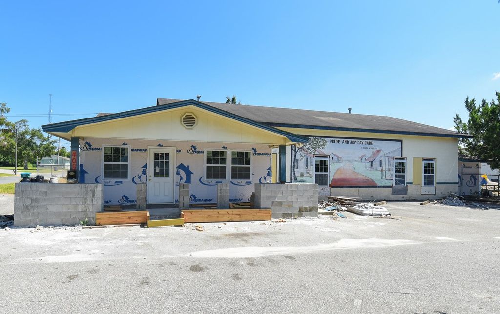 Photo of 405 S Shelfer Street, Quincy, FL 32351 (MLS # 392642)