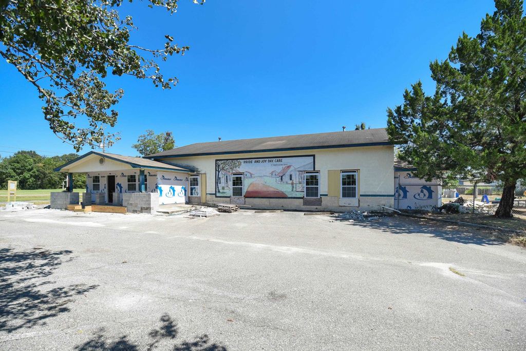 Photo of 405 S Shelfer Street, Quincy, FL 32351 (MLS # 392642)