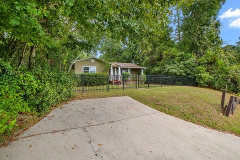 Tiny photo for 1320 Cherry Laurel Street, Tallahassee, FL 32308 (MLS # 391665)