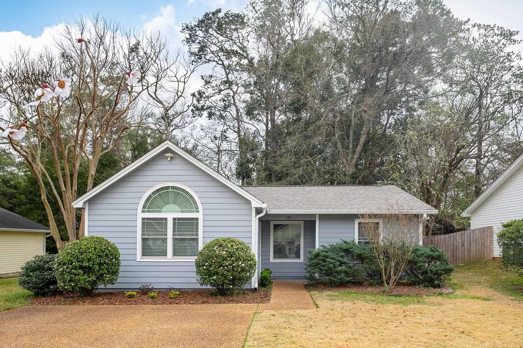 Photo of 145 DAWN LAUREN Lane, Tallahassee, FL 32301 (MLS # 396703)