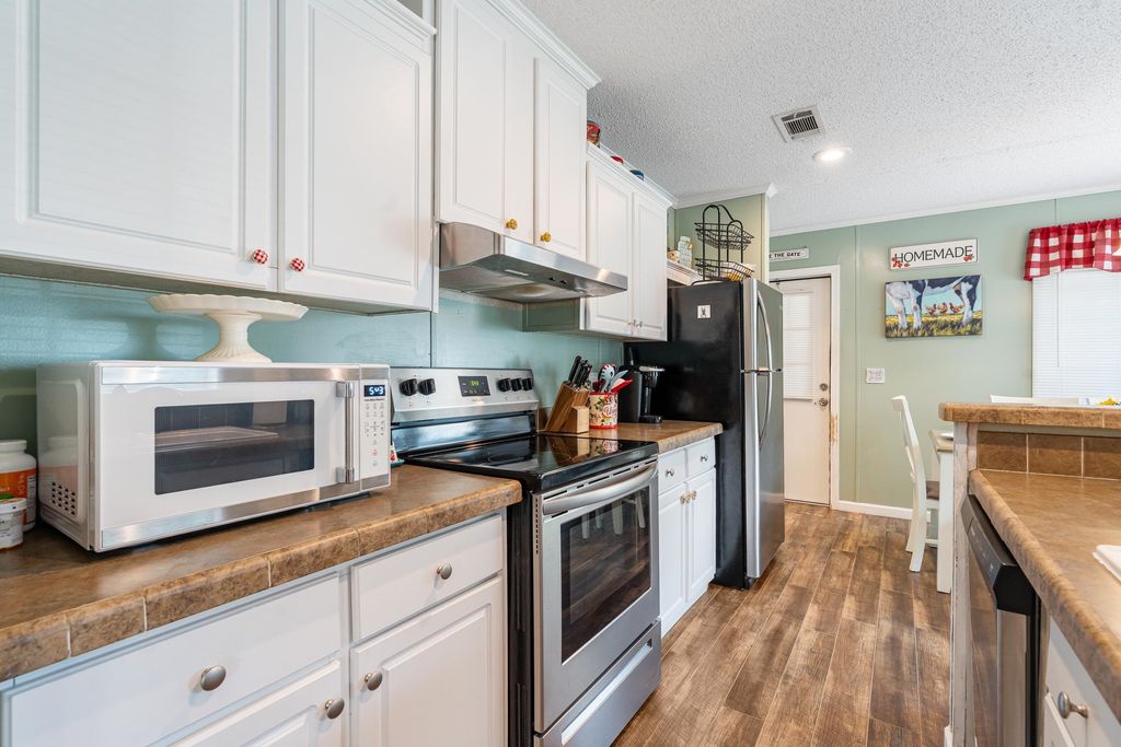 Photo of 8334 AVALON Drive, Tallahassee, FL 32305 (MLS # 391132)