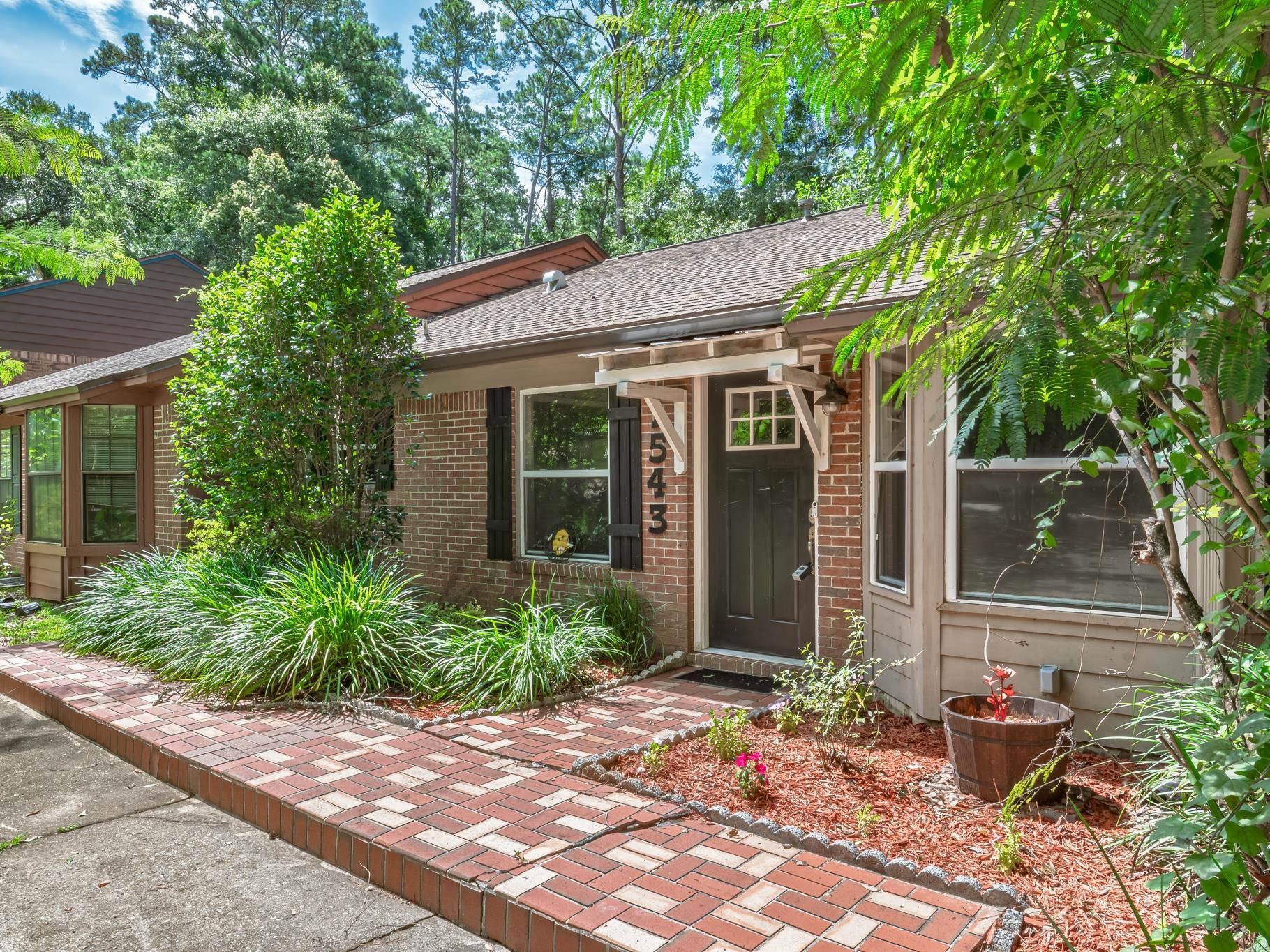 1543 San Luis Road