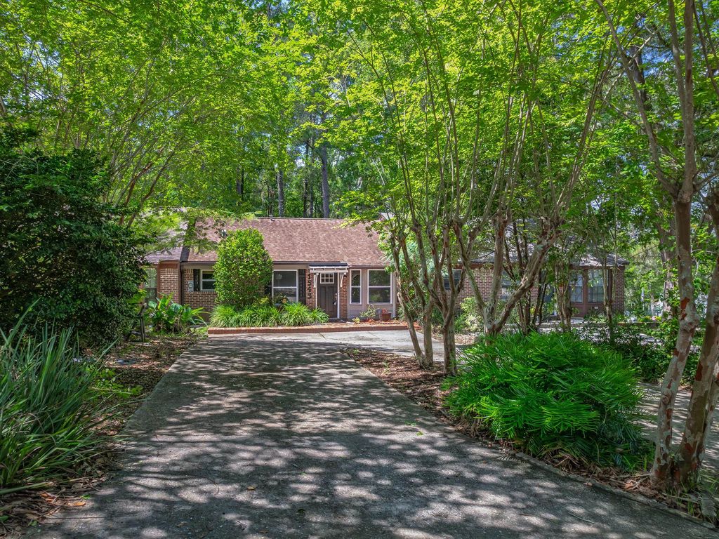 Photo of 1543 San Luis Road, Tallahassee, FL 32304 (MLS # 402512)