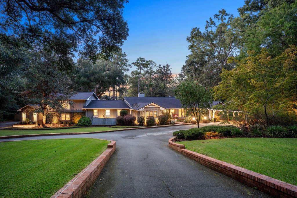 Photo of 3418 Lakeshore Drive, Tallahassee, FL 32312 (MLS # 391894)
