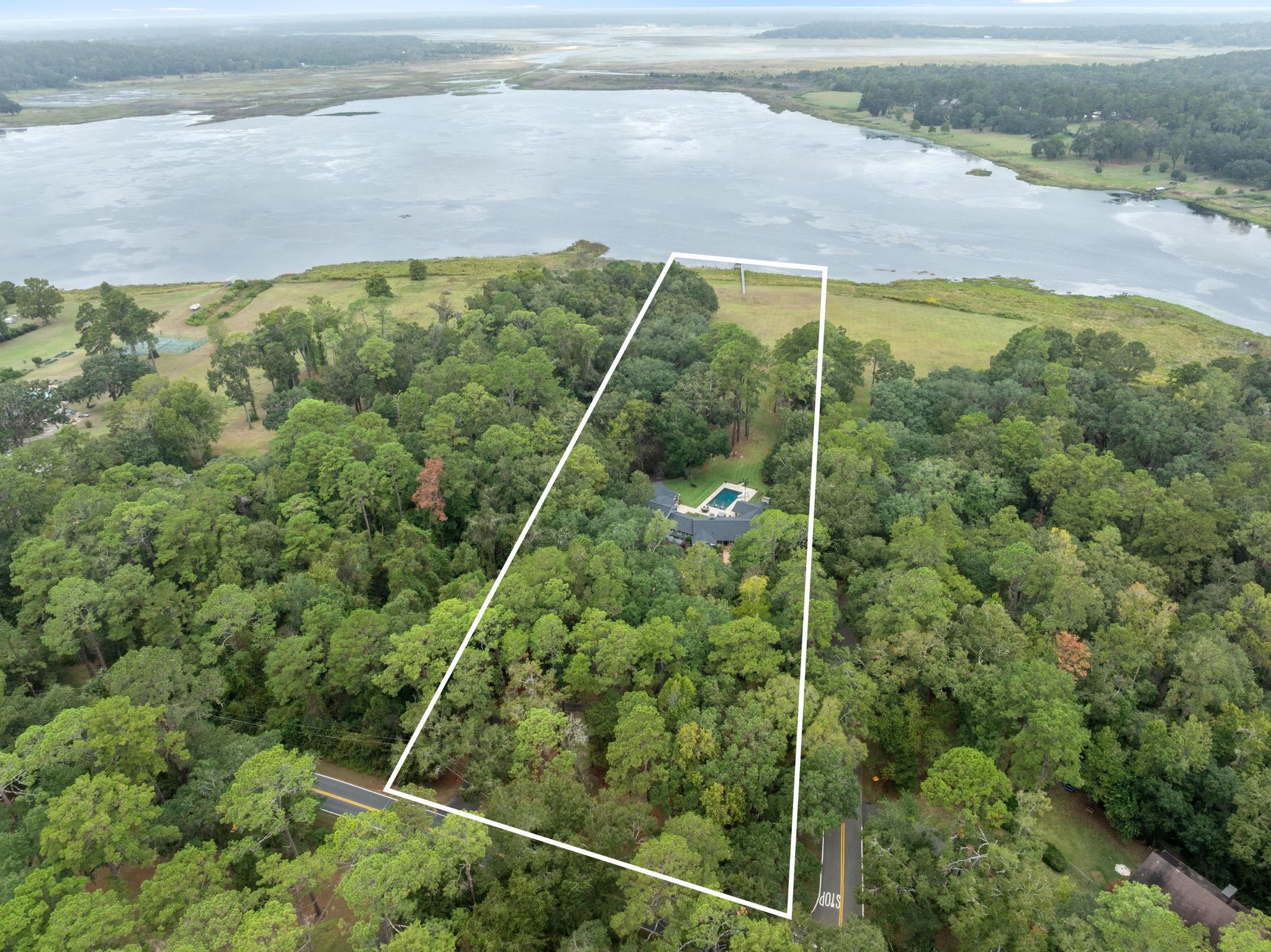 3418 Lakeshore Drive