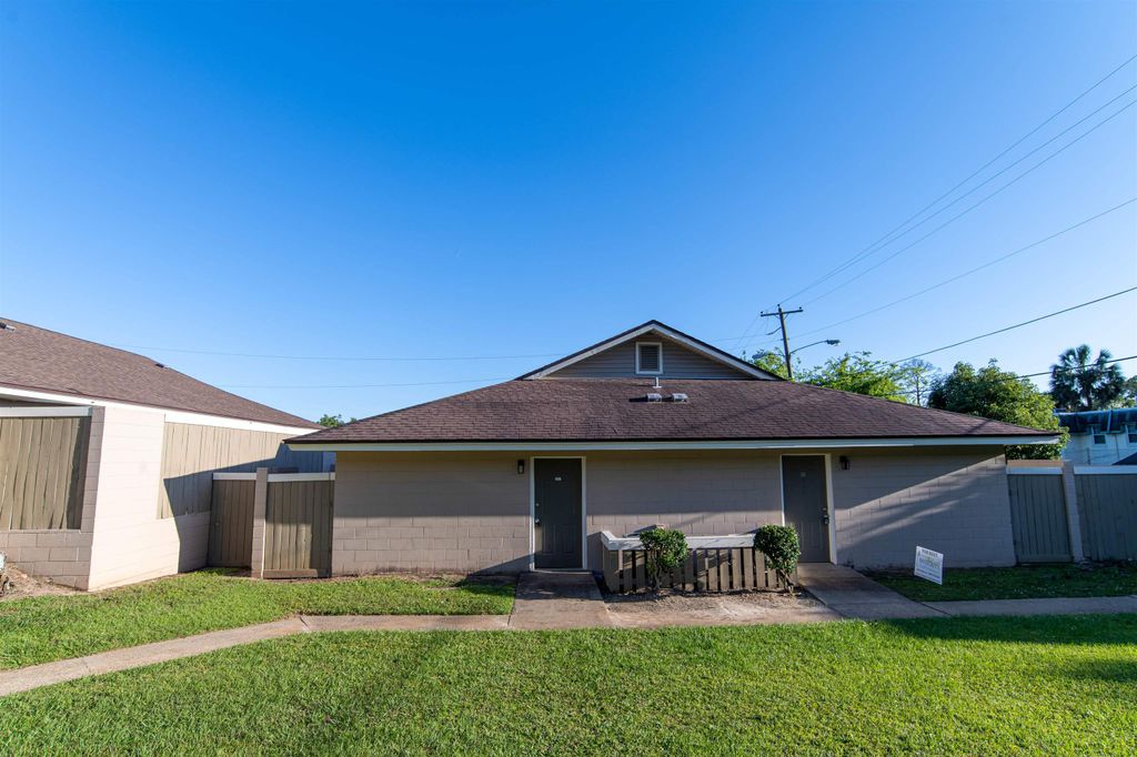 Photo of 2241 W Pensacola Street #83, Tallahassee, FL 32304 (MLS # 391508)