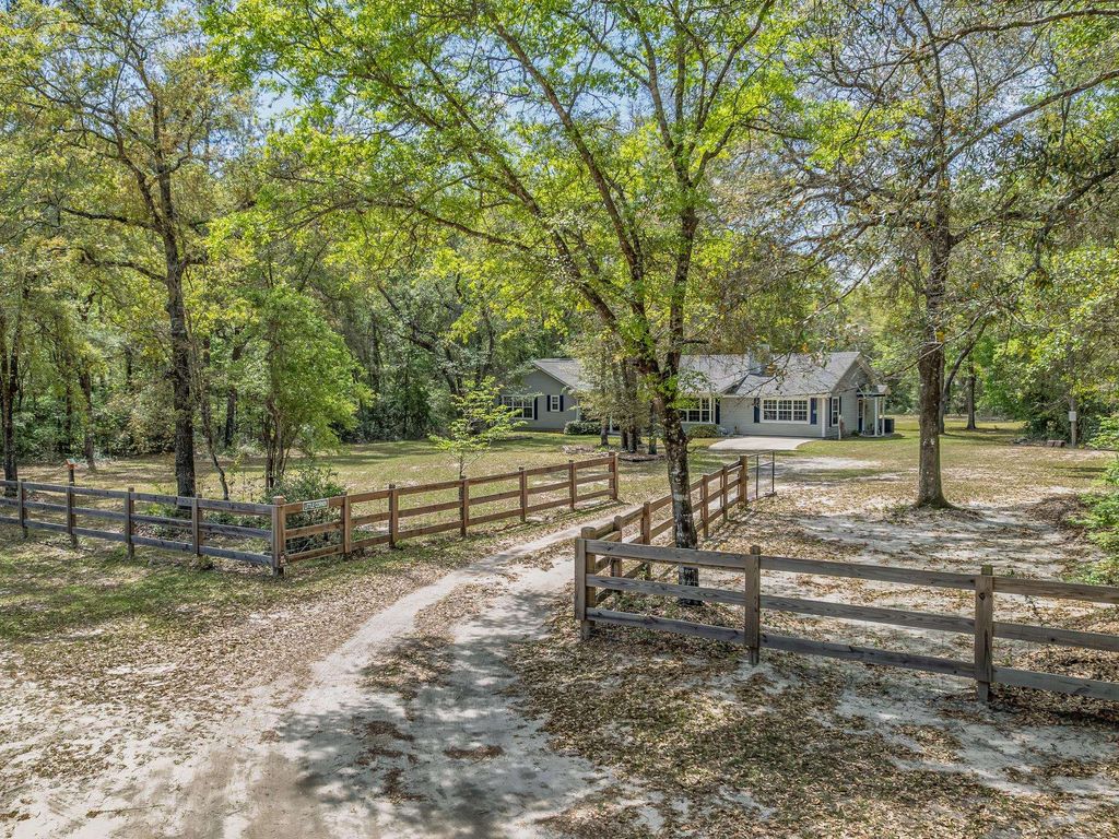 Photo of 77 Carolina Court, Crawfordville, FL 32327 (MLS # 398021)