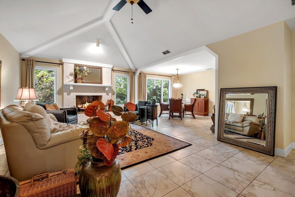 Photo of 334 Hunters Crossing, Tallahassee, FL 32312 (MLS # 400193)