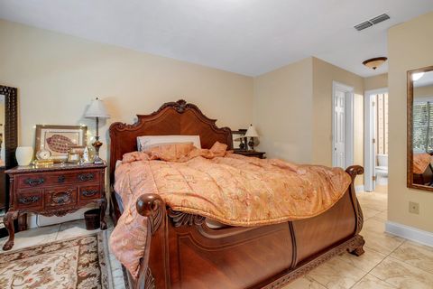 Tiny photo for 334 Hunters Crossing, Tallahassee, FL 32312 (MLS # 400193)