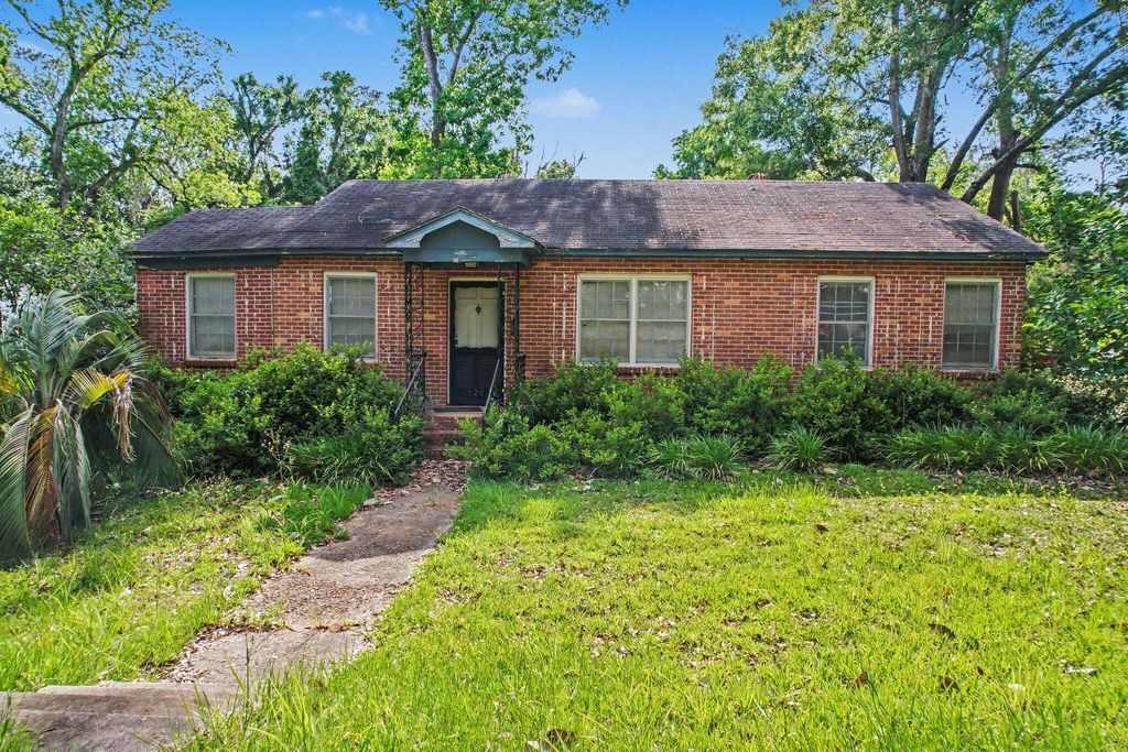 Photo of 826 MARTIN Street, Tallahassee, FL 32303 (MLS # 400366)