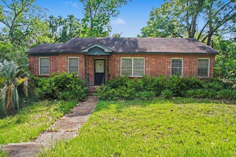Photo of 826 MARTIN Street, Tallahassee, FL 32303 (MLS # 400366)