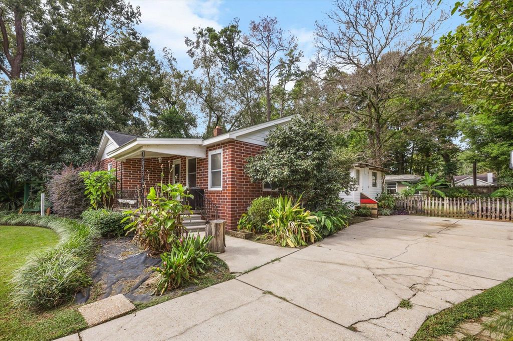 Photo of 1204 Victory Garden Drive, Tallahassee, FL 32301 (MLS # 391977)