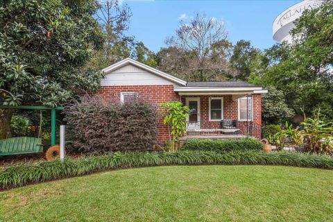 Photo of 1204 Victory Garden Drive, Tallahassee, FL 32301 (MLS # 391977)
