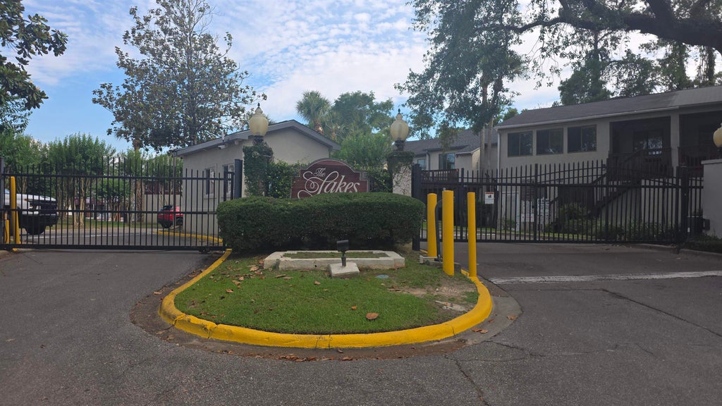 Photo of 1317 Airport Drive #F14, Tallahassee, FL 32304 (MLS # 400069)