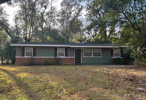 Photo of 330 Meadowbrook Lane, Tallahassee, FL 32304 (MLS # 394002)