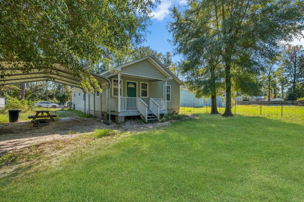 Photo of 172 Mohave Road, Crawfordville, FL 32327 (MLS # 399043)