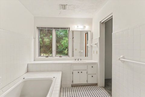 Tiny photo for 3101 Livingston Road, Tallahassee, FL 32303 (MLS # 400539)